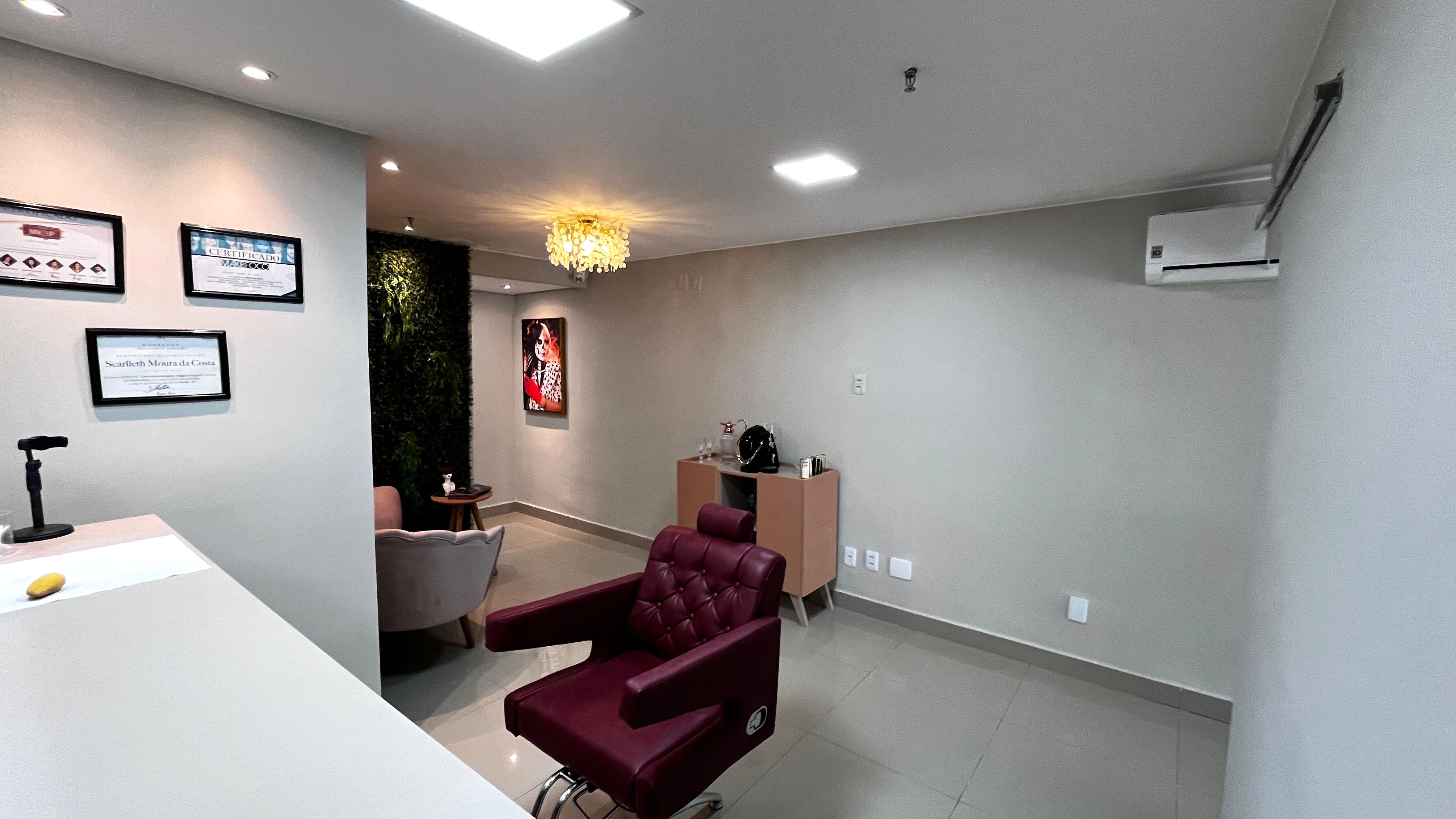 Espaço de atendimento Arte de Maquiar — recepção elegante